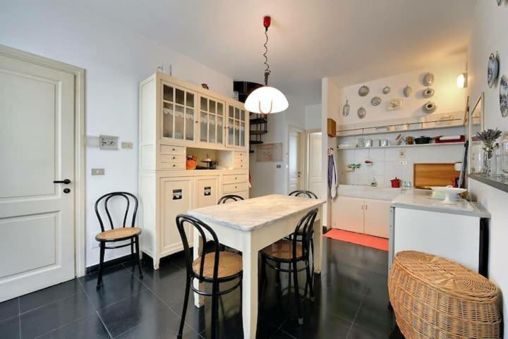 Ferienwohnung Mansarda A Finalborgo - Fascino E Tradizione Finale Ligure Exterior foto