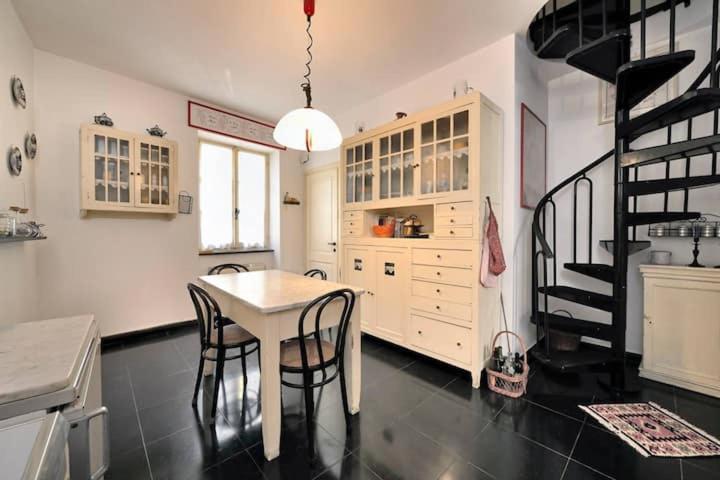Ferienwohnung Mansarda A Finalborgo - Fascino E Tradizione Finale Ligure Exterior foto